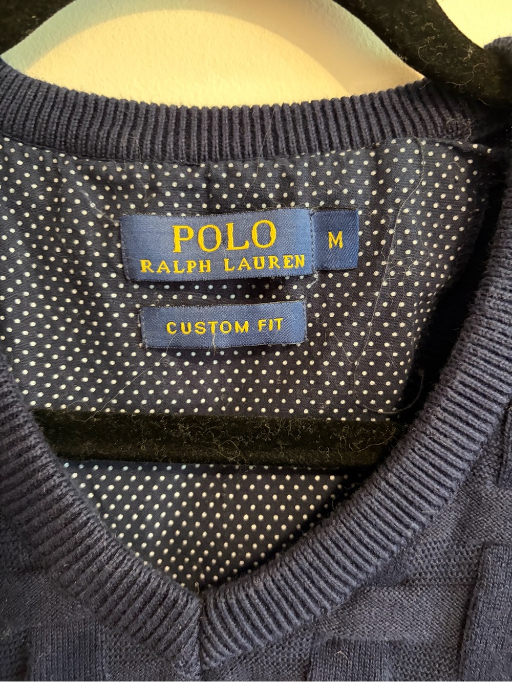 POLO RALPH LAUREN- Men's medium, navy V-Neck Basketweave Sweater - Picture 4 of 8